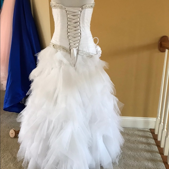 White asymmetrical drop waist white gown size 4 - Picture 2 of 2